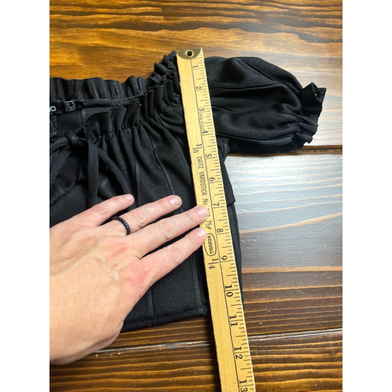 Boohoo Boohoo Shirt Womens Size 4 Black Cropped Off Shoulder Short Sleeve T-Shirt Modern Cropped Size S / US 4 / IT 40 - 5 Thumbnail