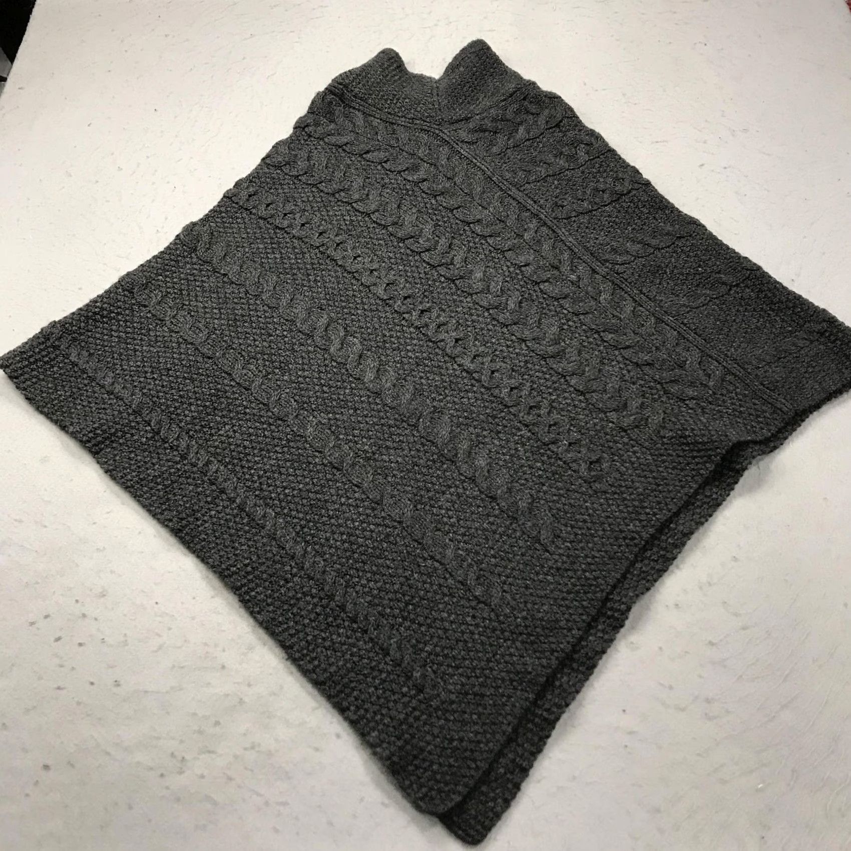 Vintage VINTAGE Inis Crafts Sweater Womens M L Gray Cable Knit Poncho Wool Ireland Size M / US 6-8 / IT 42-44 - 2 Thumbnail