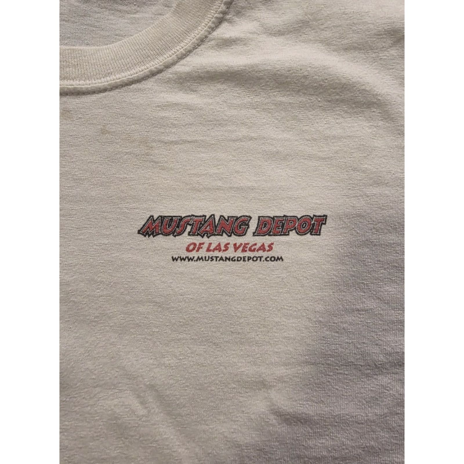 Gildan VINTAGE Gildan T-Shirt Mustang Depot Of Las Vegas Ford Mustang Men's XL White Graphic Print Cars Retro 90s Mens Size US XL / EU 56 / 4 - 6 Thumbnail