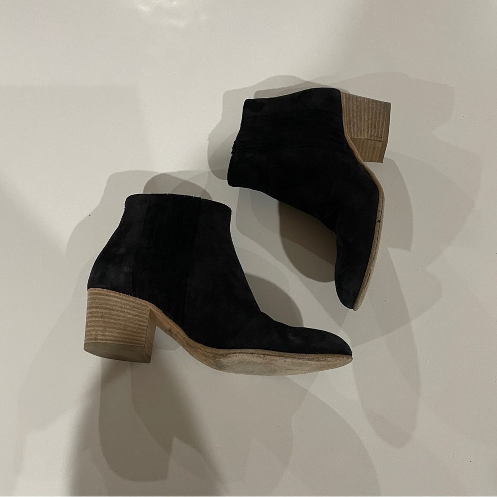 Vince Vince Black Suede Chukka Pull On Ankle Heeled Booties Size 7 Size US 7 / IT 37 - 2 Thumbnail