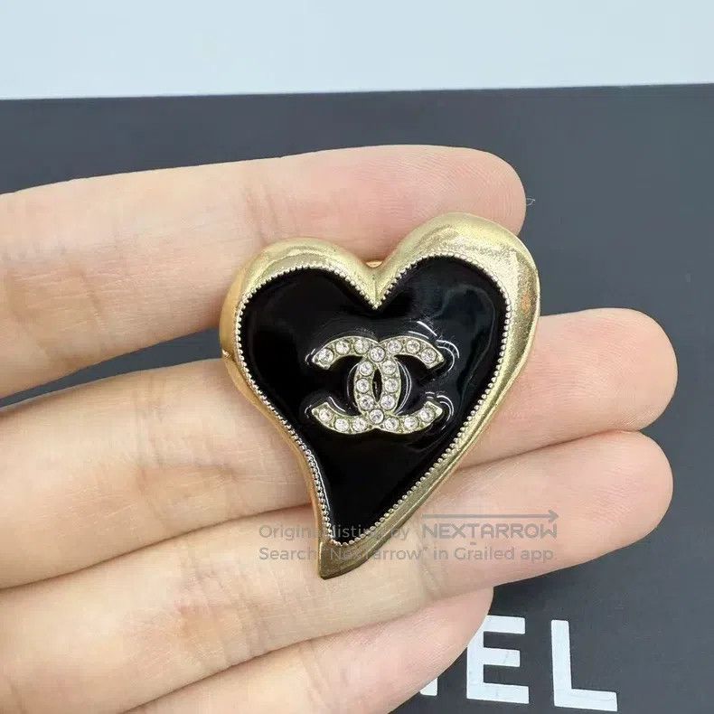 Chanel Chanel 22p black enamel love brooch Size ONE SIZE - 2 Thumbnail