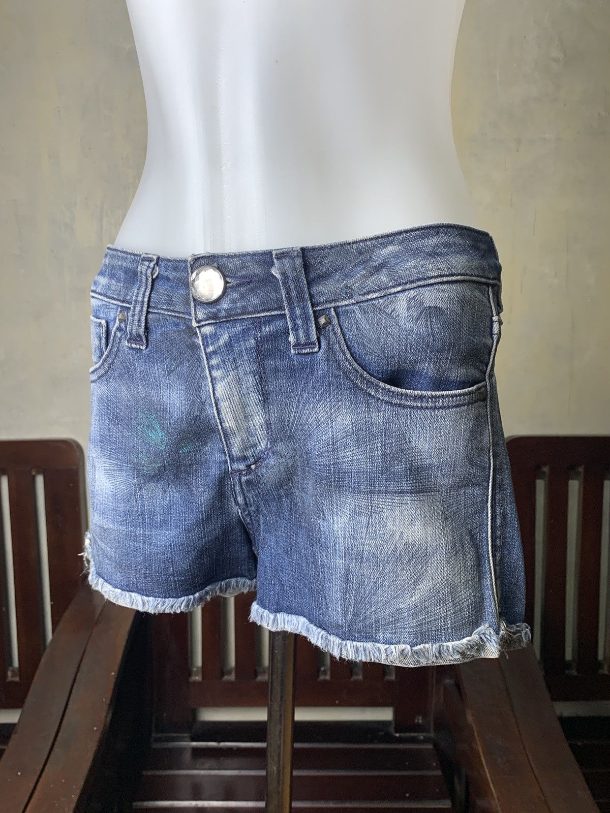 Miss Sixty 2000s Miss Sixty Italy Stretchy Fireworks Art Hot Shorts Size 27" / US 4 / IT 40 - 3 Thumbnail