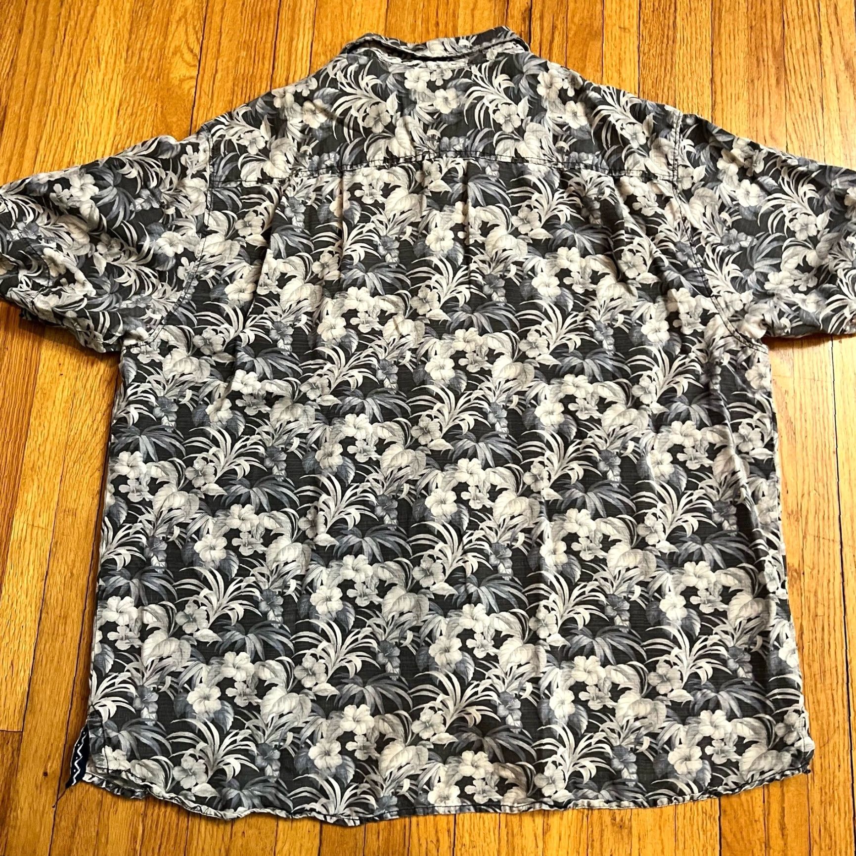 Tommy Bahama Tommy Bahama Shirt Mens XL Silk Hawaiian Floral Silk All Over Print Button Short Sleeve Shirt Size US XL / EU 56 / 4 - 3 Thumbnail