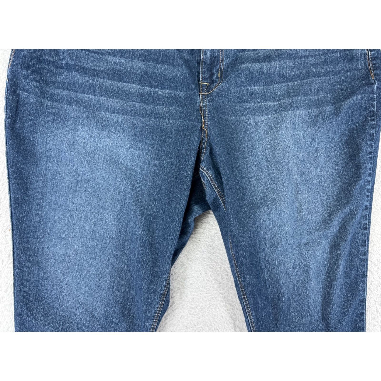 Vintage AG Adriano Goldschmied Jeans Women 20W Capri Mid Rise Blue Denim Capri Jeans Womens Size 42" / US 20 - 7 Thumbnail