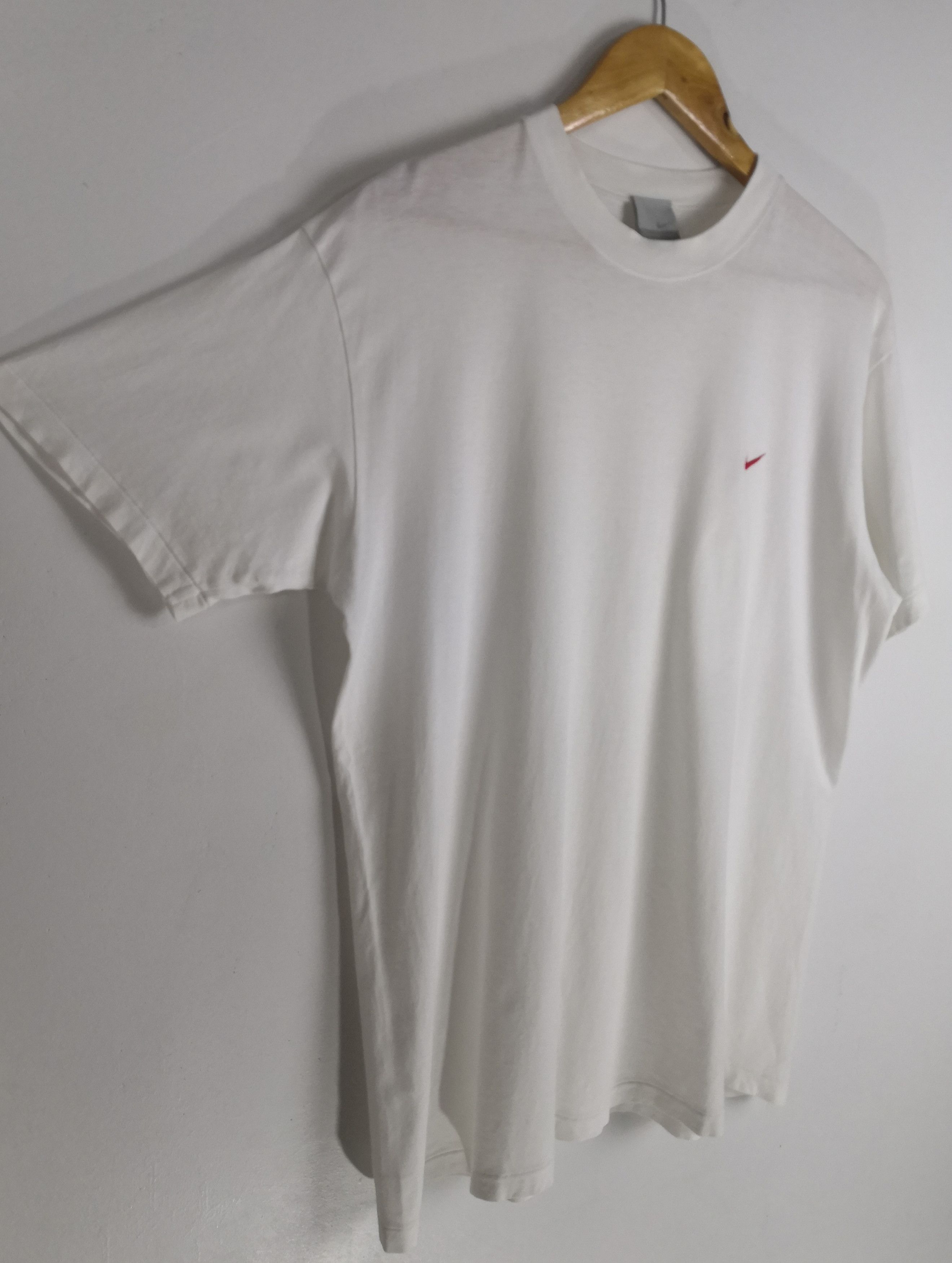 Nike Vintage 90s Nike T-Shirt Embroidery Logo Nike Tee Size US M / EU 48-50 / 2 - 3 Thumbnail