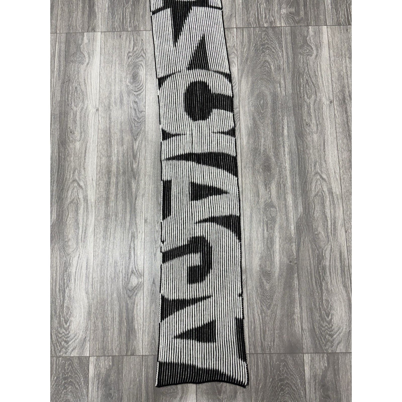 Balenciaga Balenciaga Logo Printed Wool Scarf | NEW! Size ONE SIZE - 3 Thumbnail