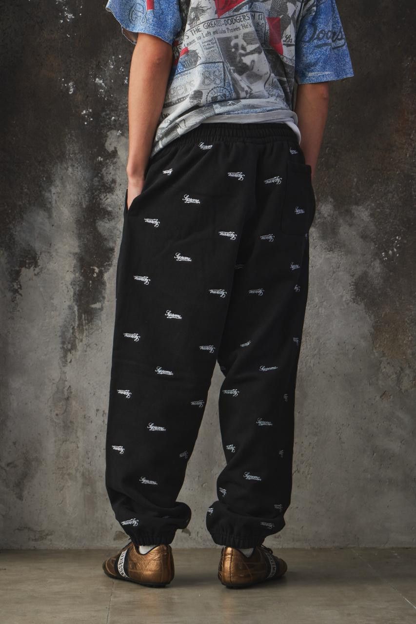 Supreme Supreme Repeat Script Sweatpant FW25 - Black Size US 32 / EU 48 - 3 Thumbnail