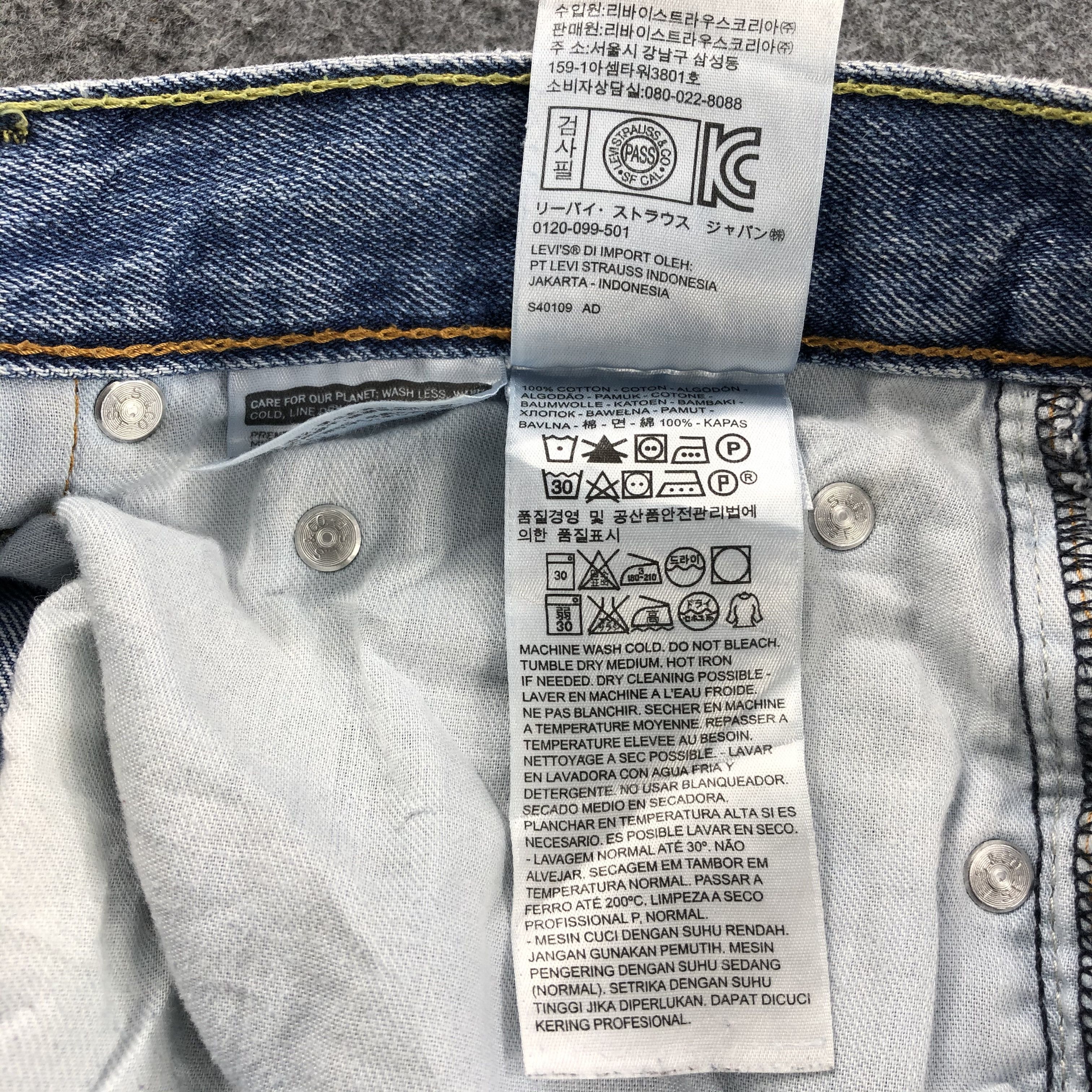 Levi's Vintage Levi's 550 Jeans Faded Blue Denim KJ414 Size US 33 - 11 Thumbnail