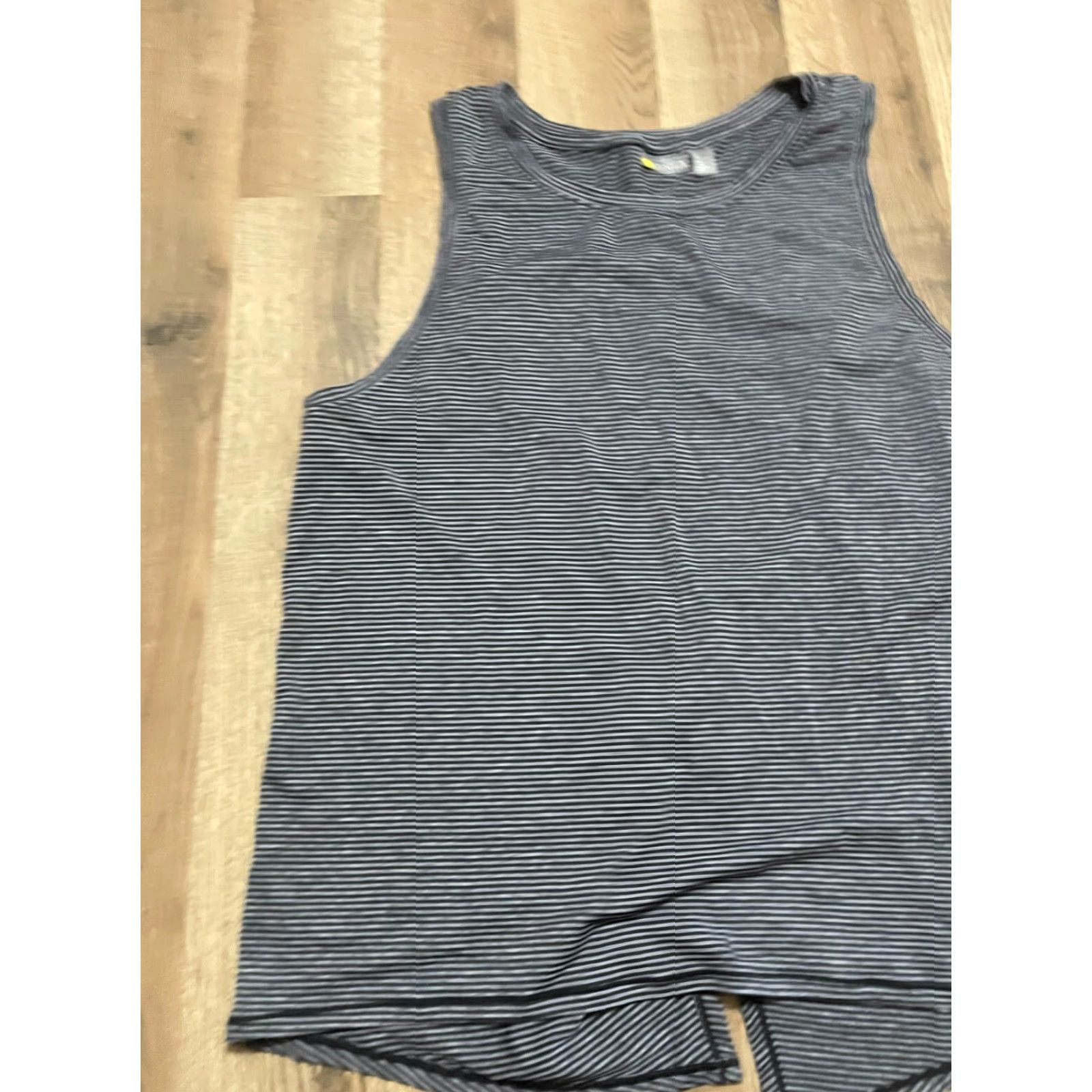 Vintage Zella Tank Top Women's Size L Gray Black Striped Activewear Top Shirt Womens Slim? Size L / US 10 / IT 46 - 3 Thumbnail