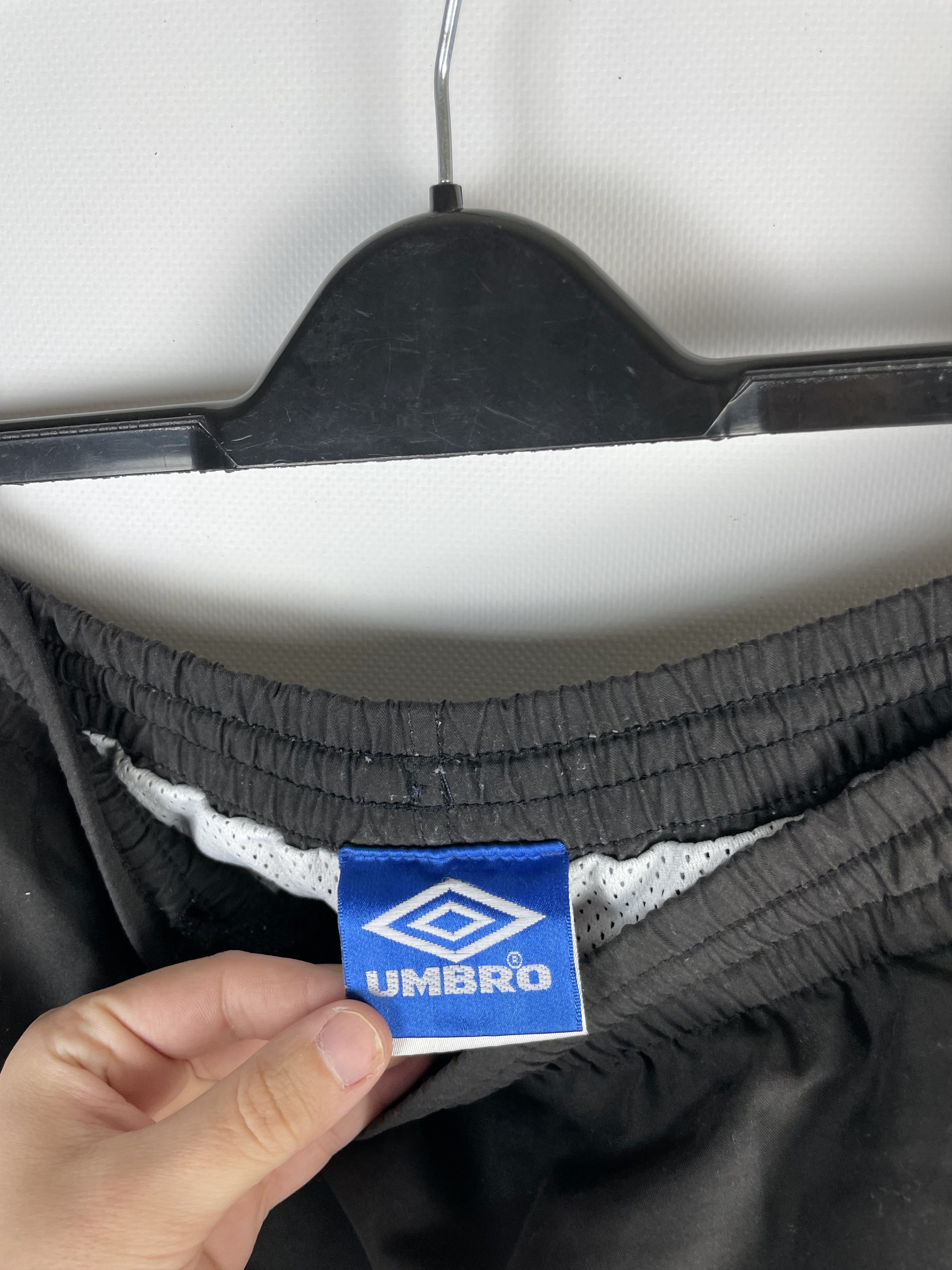Umbro Vintage Umbro Shorts Y2k Size US 36 / EU 52 - 6 Thumbnail
