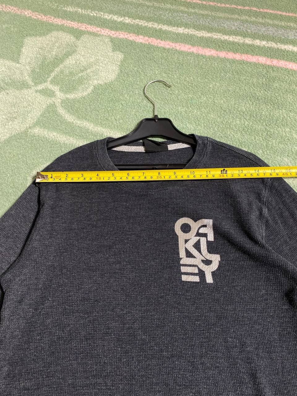 Oakley × Vintage Oakley vintage 2000s central logo sweatshirts Liter big logo Size US S / EU 44-46 / 1 - 5 Thumbnail