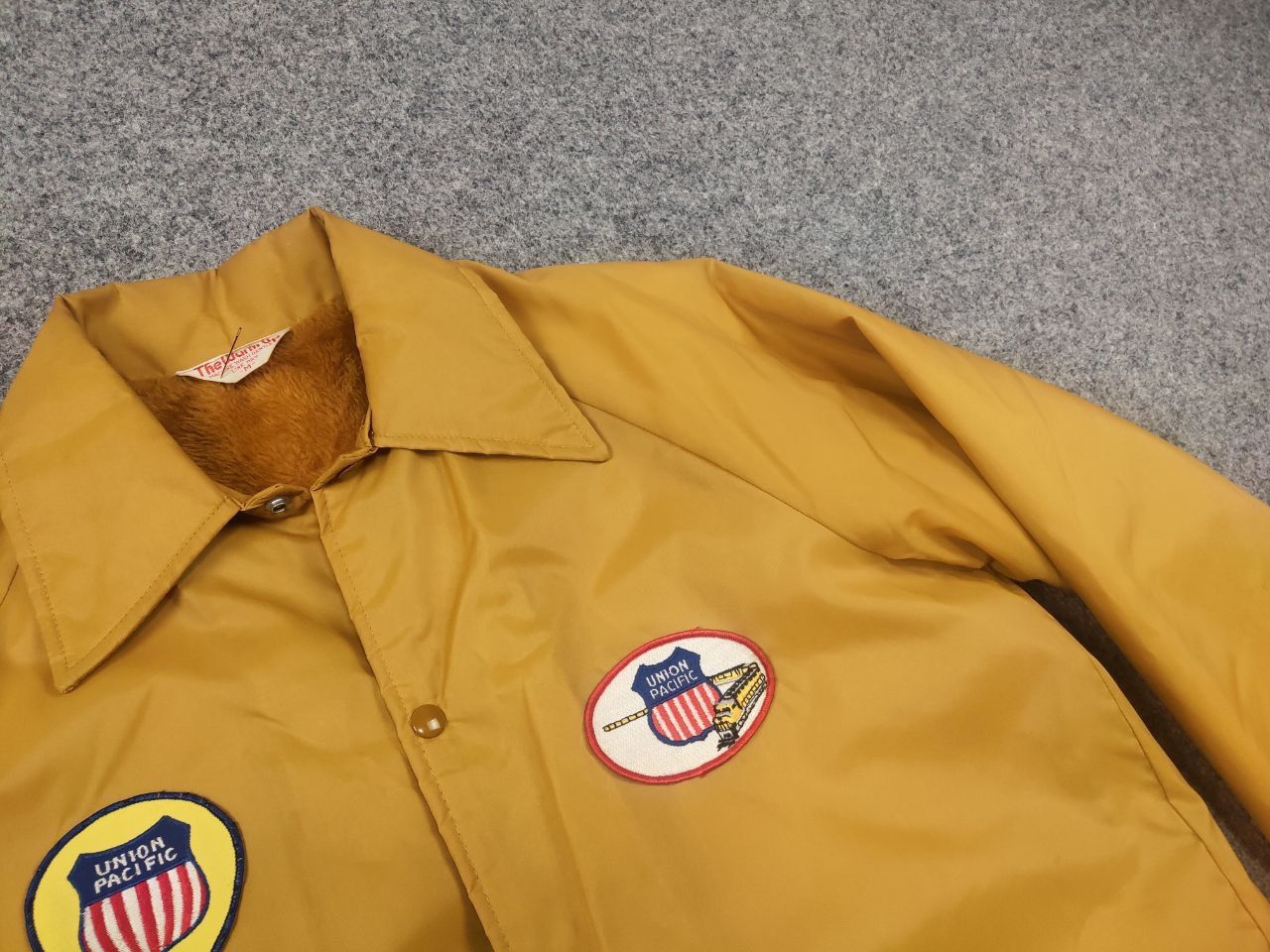 Vintage Vintage 70s The Warm USA union Pacific Railroad Coach Jacket Size US M / EU 48-50 / 2 - 6 Thumbnail