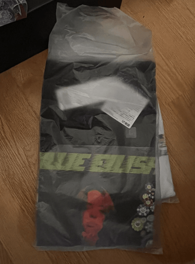 Billie Eilish Billie Eilish Takashi Murakami Uniqlo Black Tee Large flower Size US L / EU 52-54 / 3 - 1 Thumbnail