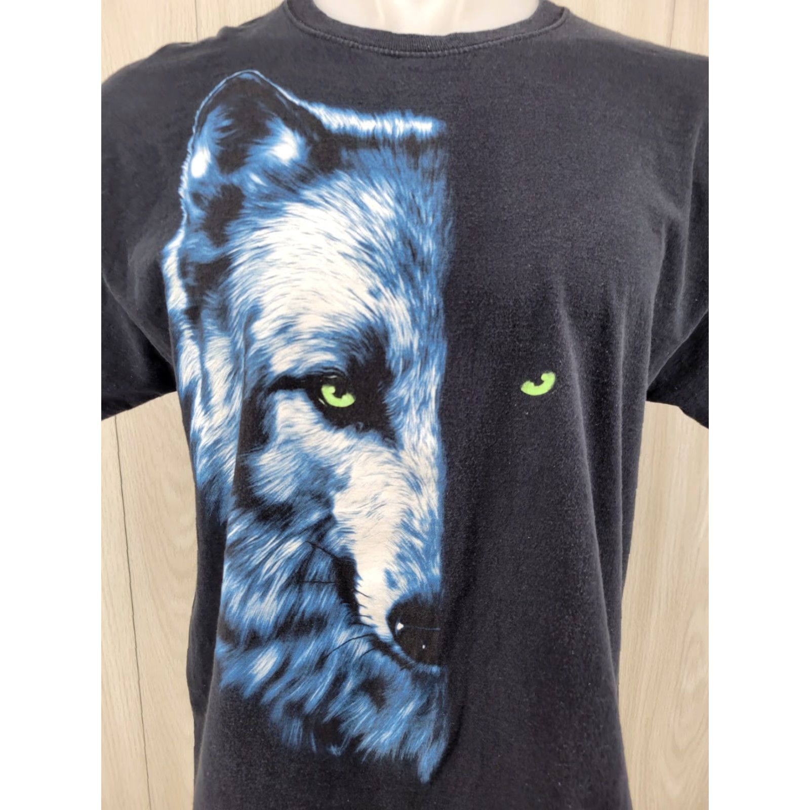 Fruit Of The Loom VINTAGE Wolf Half Face Shirt Men’s Large Black Fruit of The Loom Glowing Eye Shirt Size US L / EU 52-54 / 3 - 2 Thumbnail