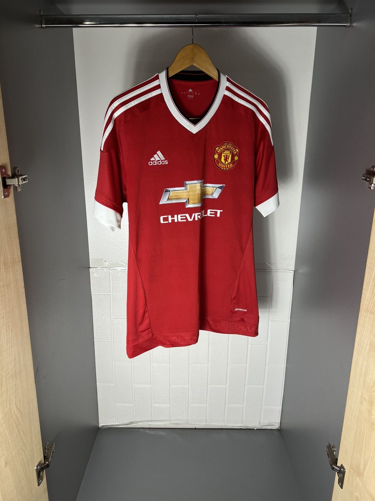 Adidas VINTAGE ADIDAS FC MANCHESTER UNITED ENGLAND SOCCER JERSEY Size US L / EU 52-54 / 3 - 4 Thumbnail