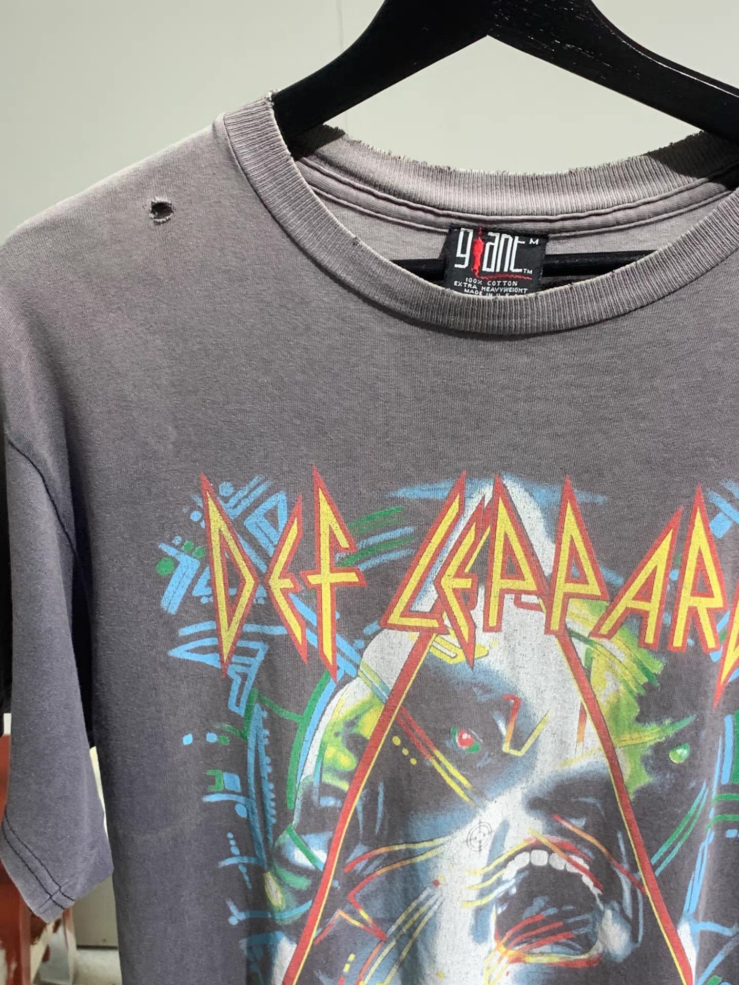 Vintage Vintage 80's Def Leppard Faded Tee Q13 Size US L / EU 52-54 / 3 - 3 Thumbnail