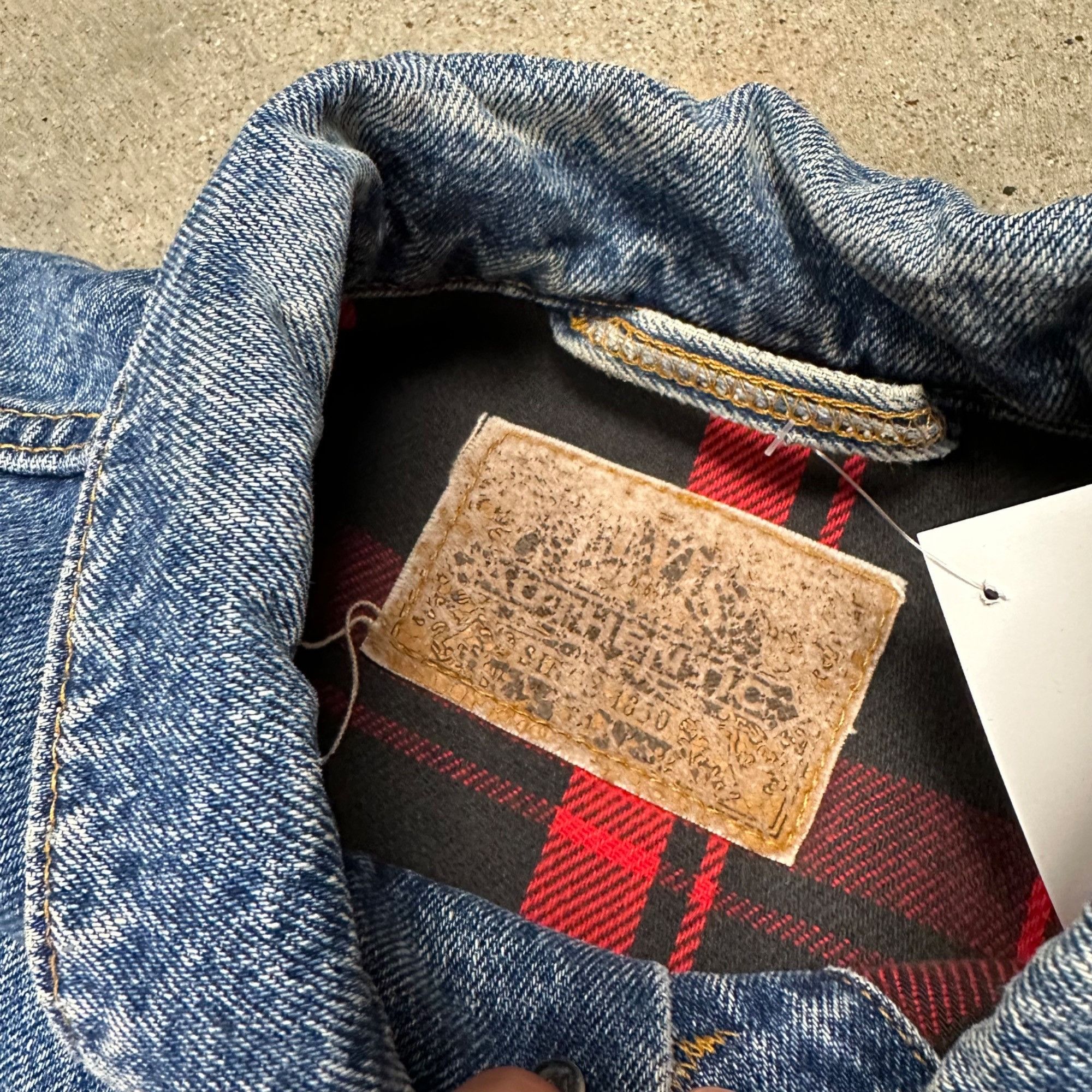 Levi's × Vintage Vintage Levi’s Flannel/Blanket Liked Denim Trucker Jacket Size US L / EU 52-54 / 3 - 3 Thumbnail