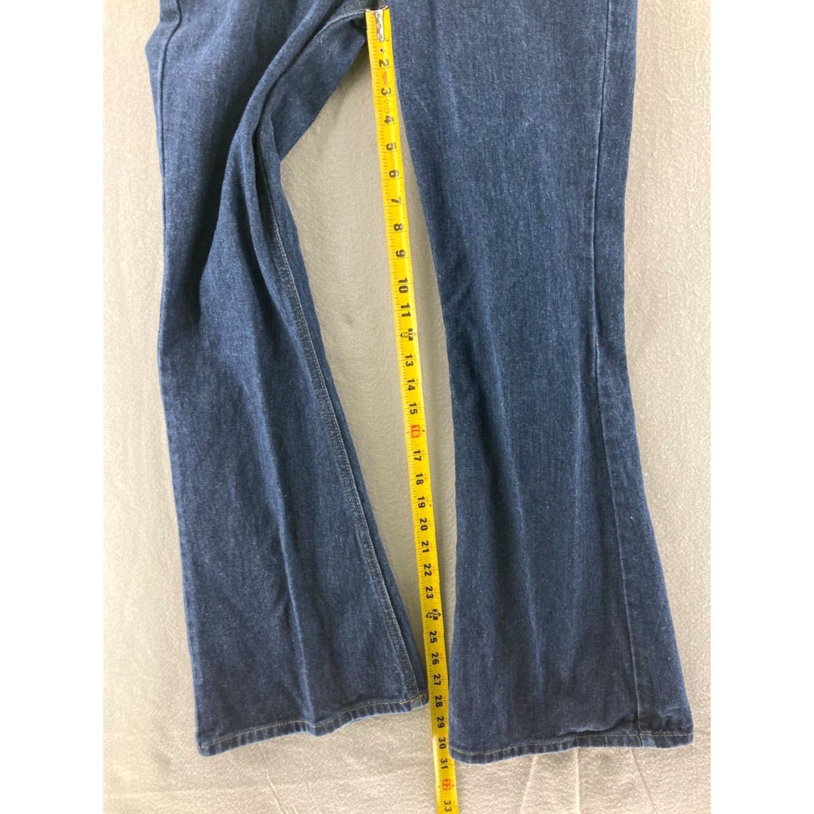 Vintage VINTAGE Mudd Jeans Women’s 5 Low Rise Flare Denim Jeans 90s Blue 100% Cotton Womens Size 5 Inseam 31" Mens/ Women? (Wait) Size 27" / US 4 / IT 40 - 5 Thumbnail
