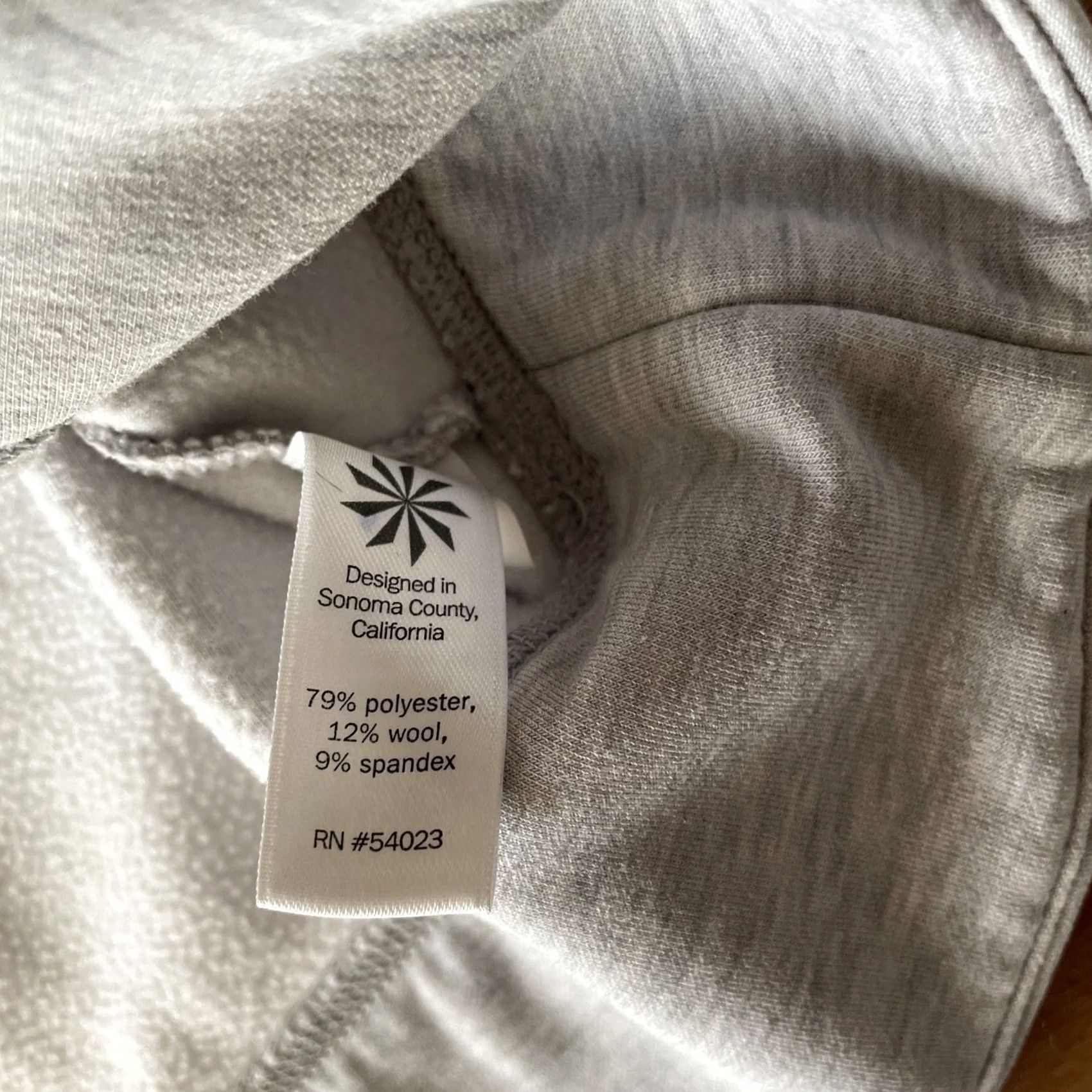 Athleta Athleta Sweater Pullover Gray Size M Women's Long Sleeve Classic Knit Size M / US 6-8 / IT 42-44 - 7 Thumbnail