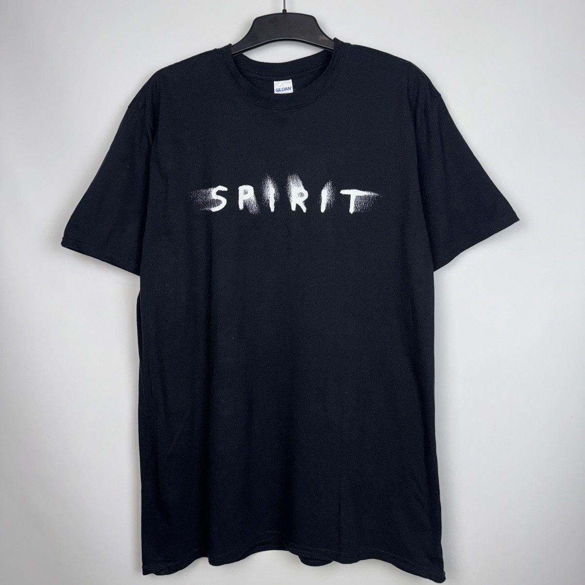 Gildan GLOBAL SPIRIT Y2K RARE TEE 2017 TOUR ROCK BAND BLACK T-SHIRT Size US XL / EU 56 / 4 - 1 Thumbnail