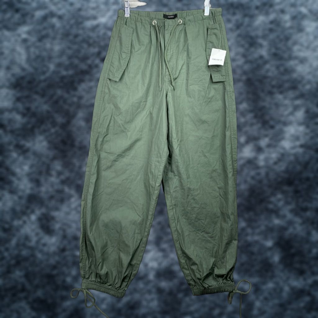 Forever 21 FOREVER 21 Parachute Pants Womens S Green Wide Leg Baggy Lightweight Y2K 80s Size 28" / US 6 / IT 42 - 1 Thumbnail