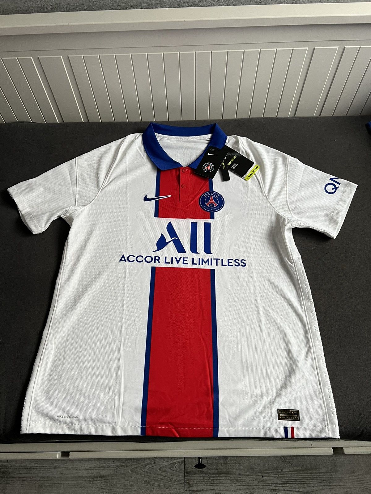 PSG deals 2020 Vaporknit away jersey