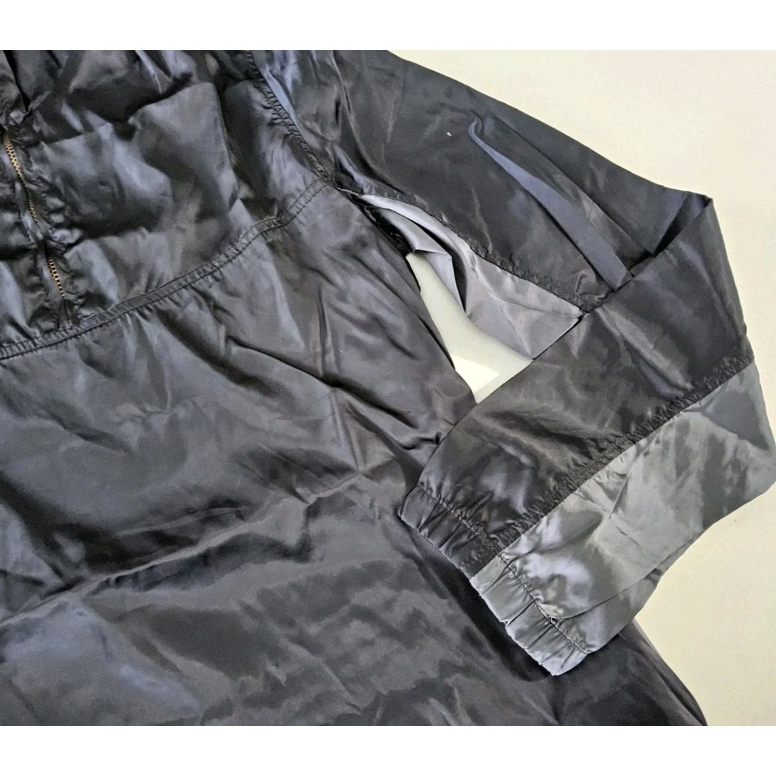 Emporio Armani EA7 Emporio Armani Windbreaker 1/4 Zip Pullover Size M Black Unisex Adults Pullover Activewear Def: 1/4 Zip, Chest 38" Length 25.5" Size M / US 6-8 / IT 42-44 - 6 Thumbnail
