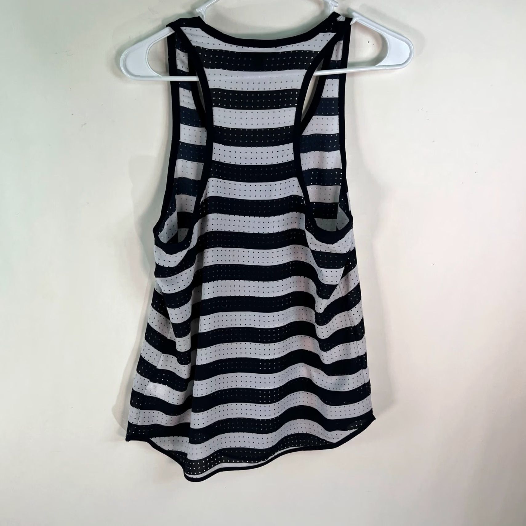 Banana Republic Banana Republic Womens Tank Top Blue White Striped Size S Size S / US 4 / IT 40 - 4 Thumbnail