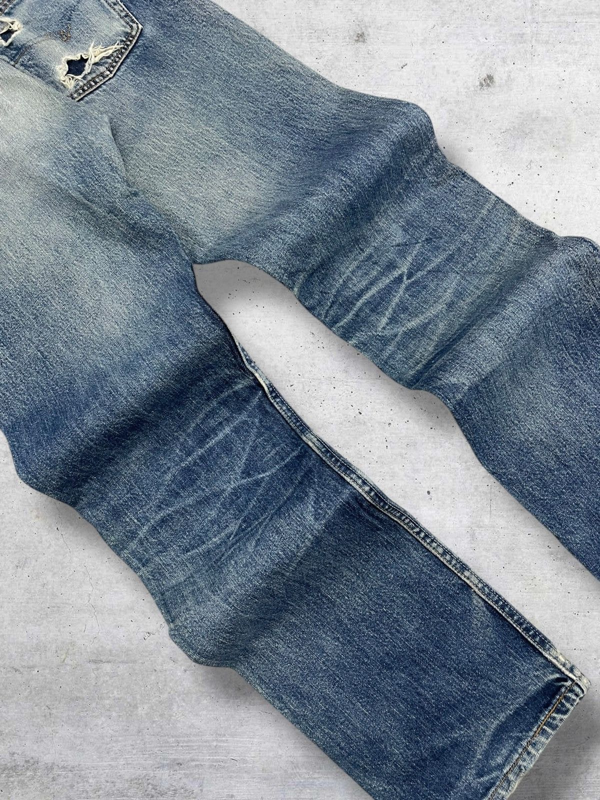 Levi's Vintage Clothing VINTAGE 501 LEVIS USA DESIGNER 90S RIPPED WHISKERING DENIM Size US 28 / EU 44 - 13 Thumbnail