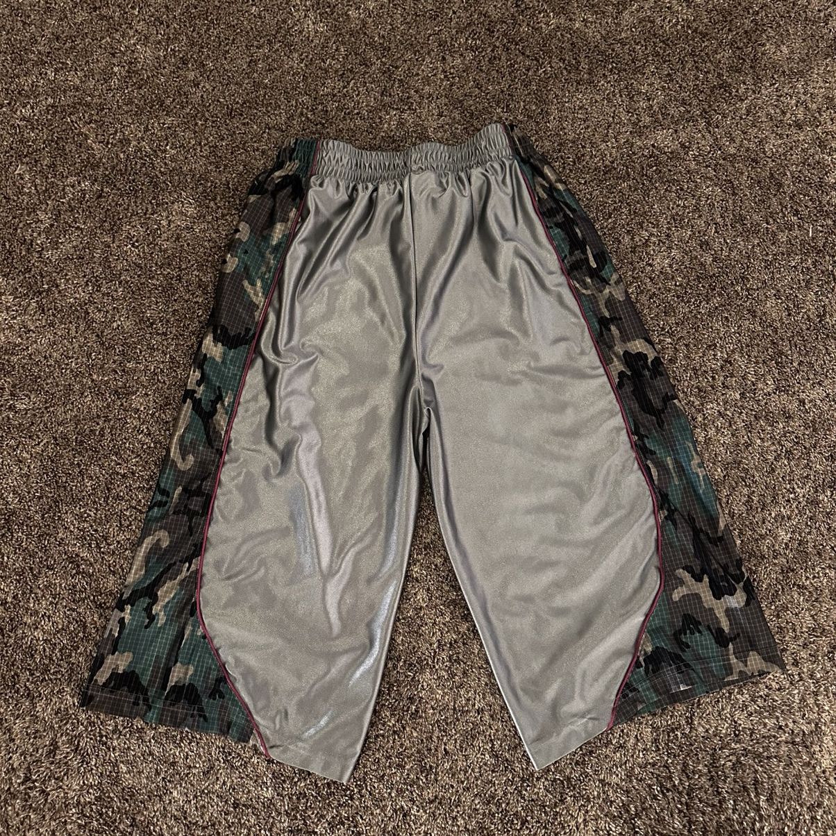 The GV Gallery RASPBERRY HILLS CAMO B-BALL SHORTS Size US 32 / EU 48 - 3 Thumbnail