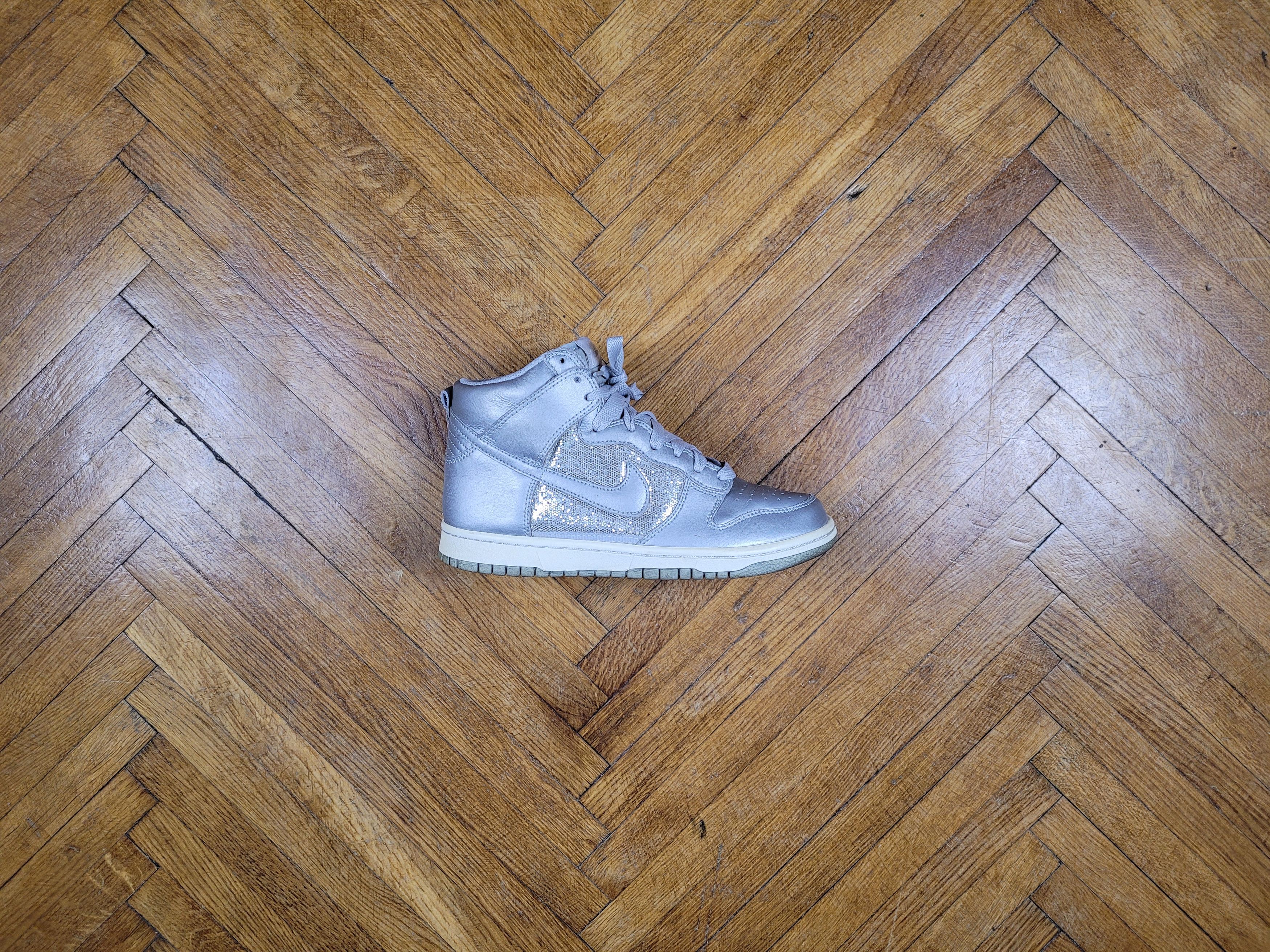 Nike 2009 Vintage Nike Wmns Dunk High 'Metallic Silver' Discoball Size US 7.5 / IT 37.5 - 2 Thumbnail
