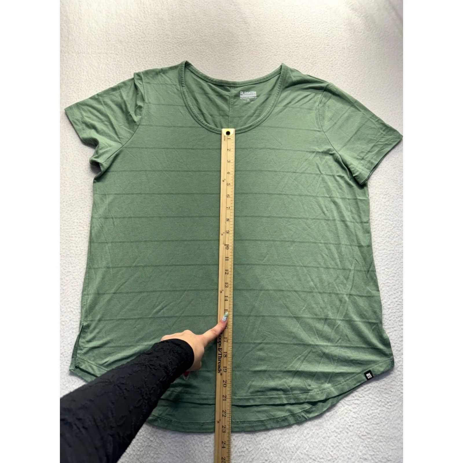 CO VINTAGE Women’s Alaskan Hardwear by Duluth Trading Co T-Shirt XL Green Striped Pattern Womens (Like New) Size XL / US 12-14 / IT 48-50 - 5 Thumbnail