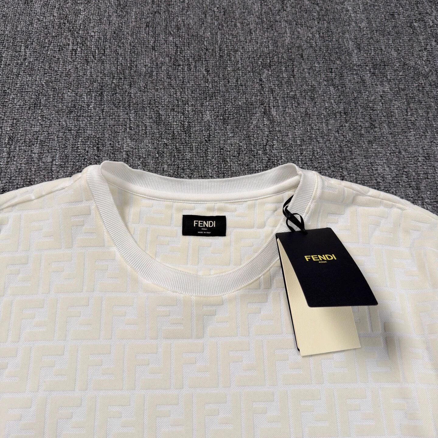 Fendi Fendi Beige Flocked Allover Print Short Sleeve M LN Size US M / EU 48-50 / 2 - 3 Thumbnail