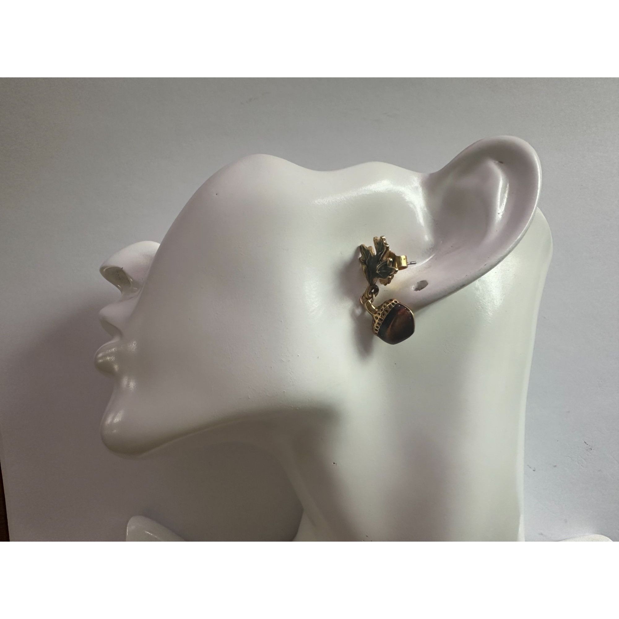 Other Vintage AVON Acorn and Leaf Gold Tone Dangle Drop Earrings Size ONE SIZE - 9 Thumbnail