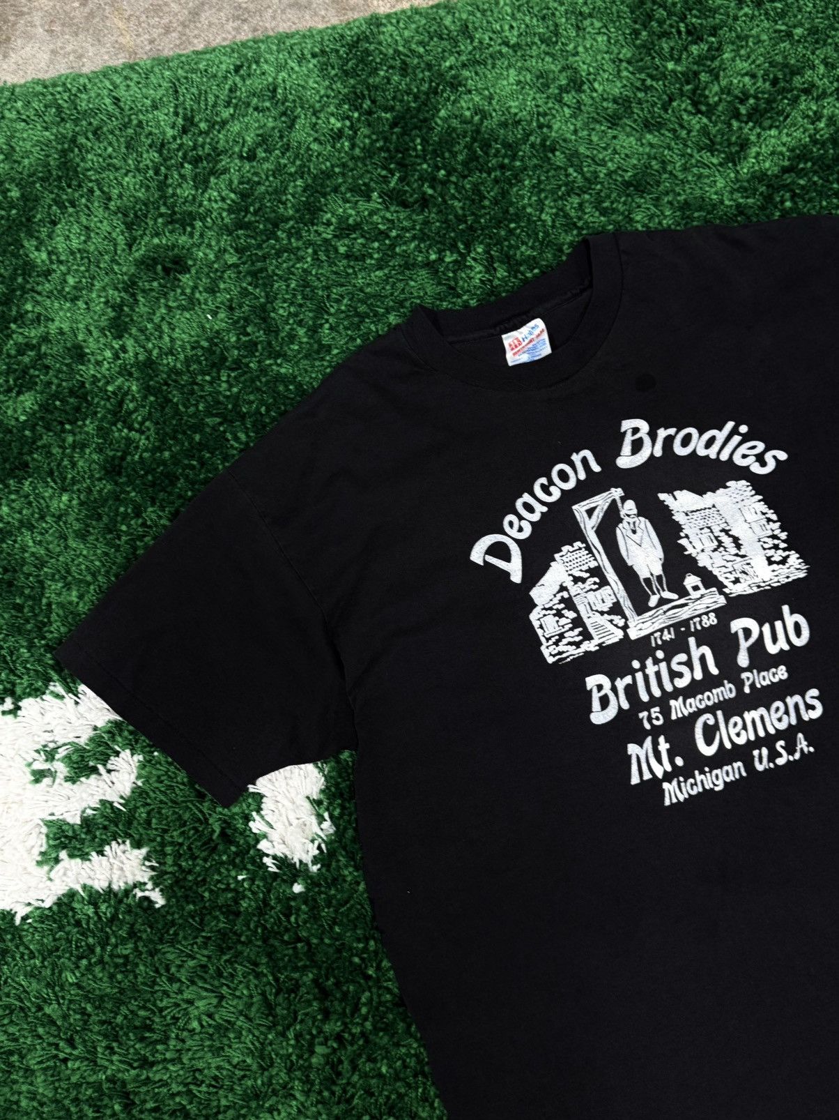 Vintage Deacon Brodies Bar Club Pub Hanes Hanging Man Tee Grunge XL Size US XL / EU 56 / 4 - 2 Thumbnail