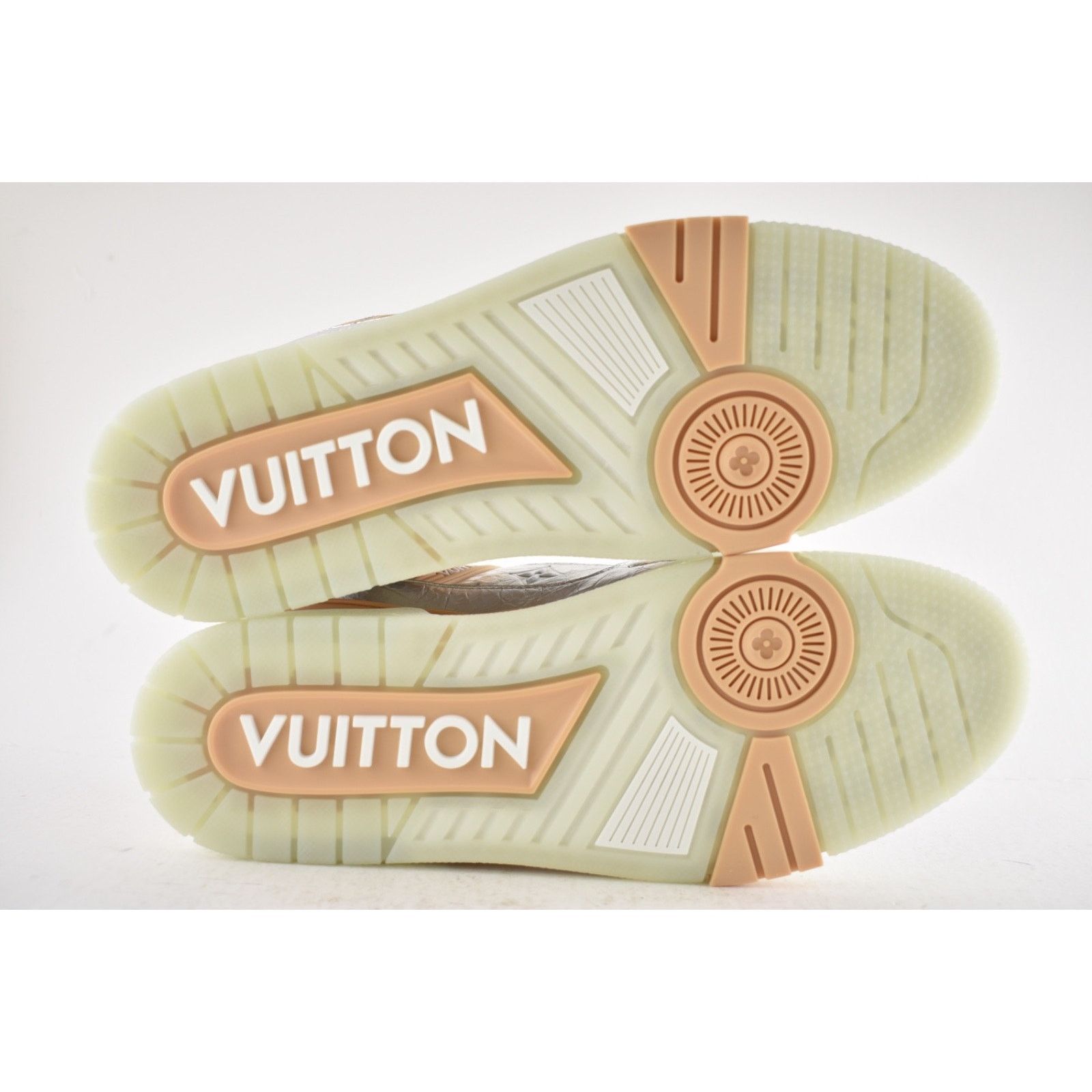 Louis Vuitton Louis Vuitton Metallic Silver Beige White Low Top Trainer Size US 10 / EU 43 - 18 Thumbnail