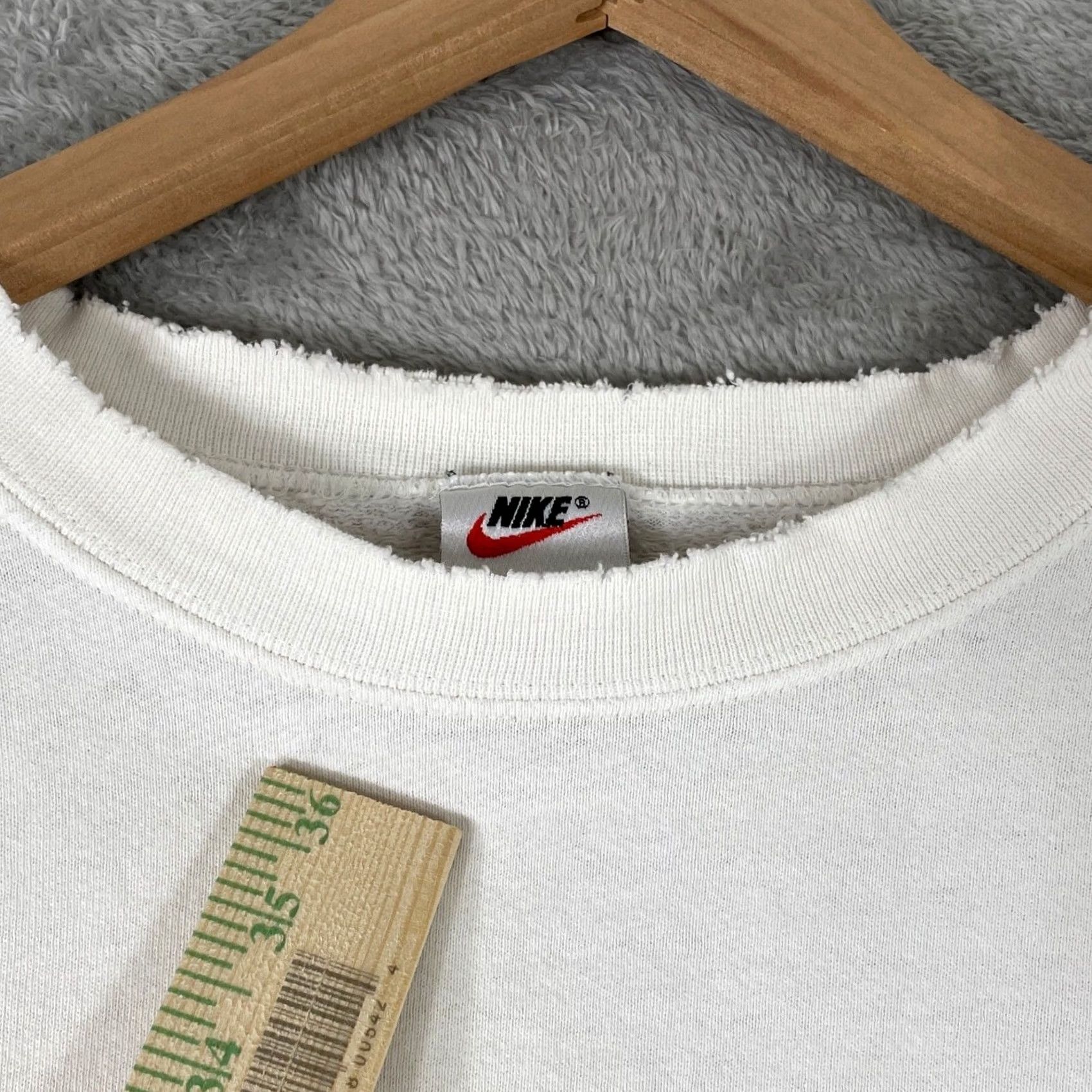 Nike VINTAGE Nike Air Sweatshirt Mens Large White Distressed Graphic Logo Crewneck 90s Size US L / EU 52-54 / 3 - 6 Thumbnail