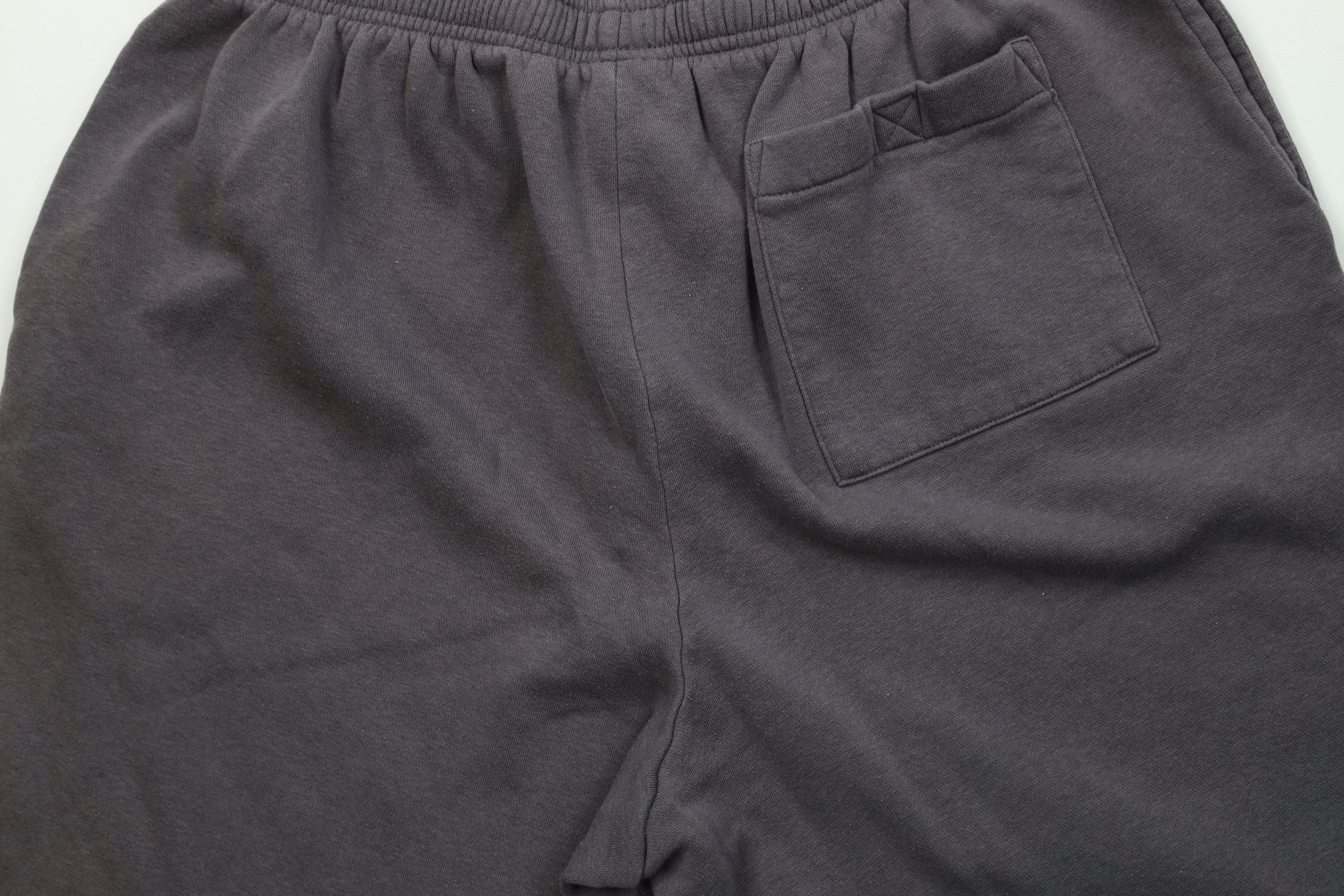 Vintage Vintage 90s Streetwear Above Knee Sweatpants Shorts Gray Size US 36 / EU 52 - 12 Thumbnail
