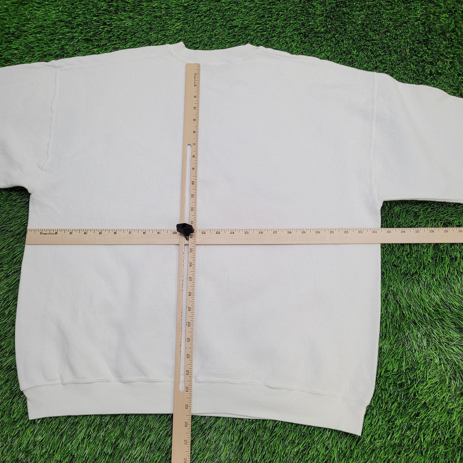 Vintage Vintage 1995 Bugs-Bunny Christmas Sweatshirt XL 24x25 Size US XL / EU 56 / 4 - 6 Thumbnail