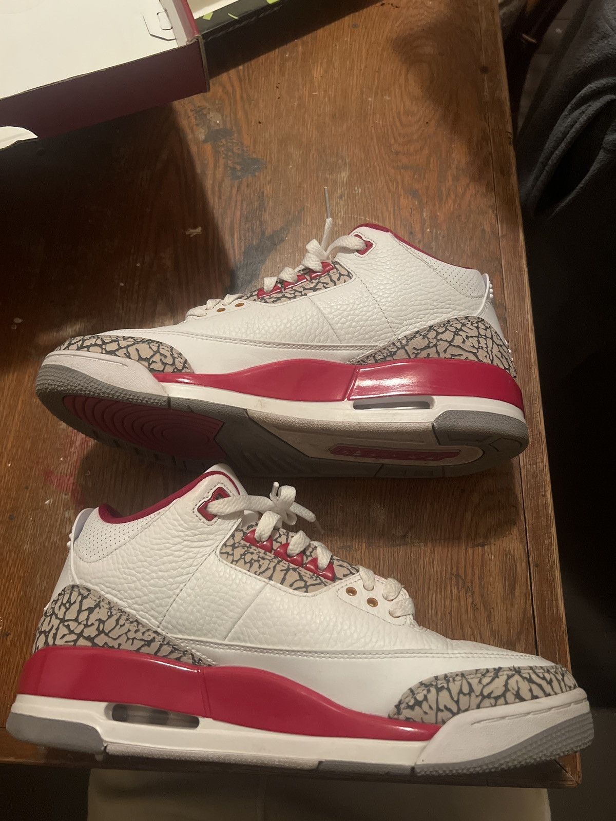 Jordan Brand Jordan three Cardinal reds Size US 10 / EU 43 - 2 Thumbnail
