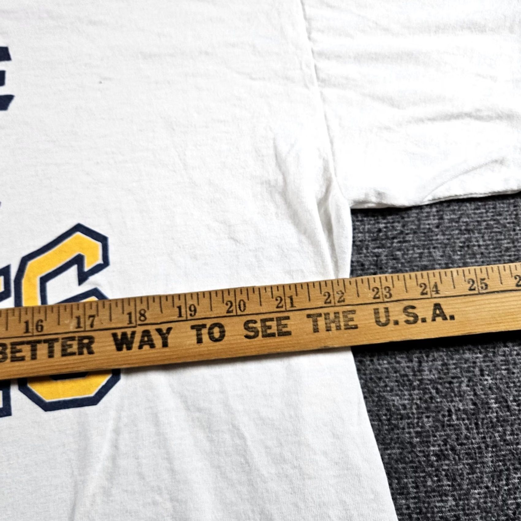 Vintage VINTAGE Murina Notre Dame Sucks Shirt Mens XL White Short Sleeve Graphic Print Crew Neck Cotton College Sports Funny 90s Mens Size US XL / EU 56 / 4 - 7 Thumbnail