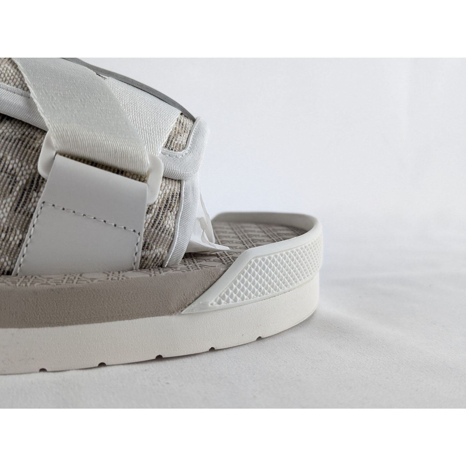 Dior o1rshd1 Sandal M-Alpha Sandal in Beige/White Size US 7 / EU 40 - 3 Thumbnail