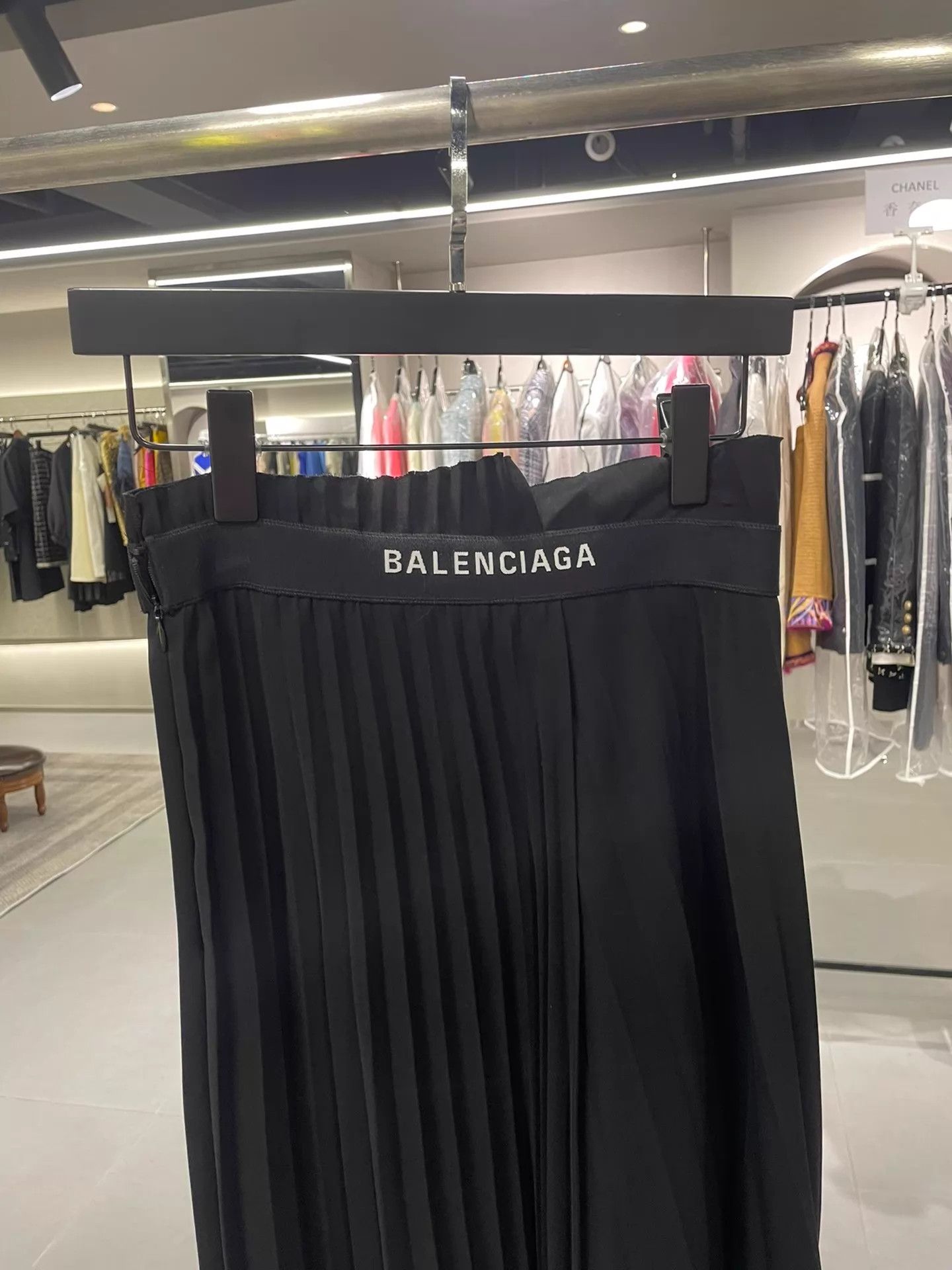 Balenciaga Balenciaga Women's Pleated Black Skirt 36 Size 26" / US 2 / IT 38 - 2 Thumbnail