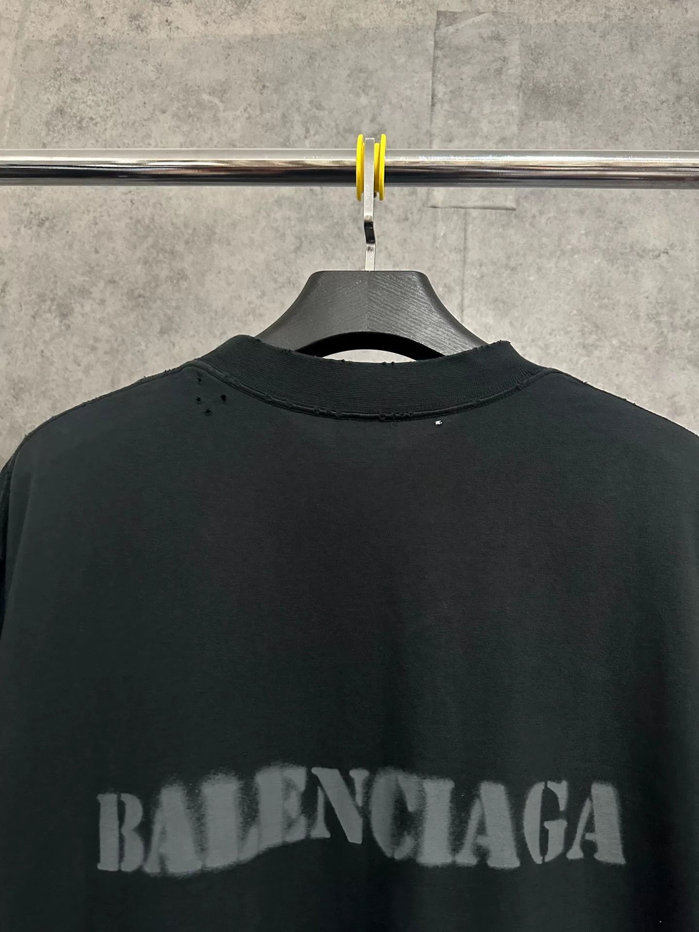 Balenciaga Balenciaga SS24 Blurred Lettering Logo T-shirt Size US XL / EU 56 / 4 - 5 Thumbnail