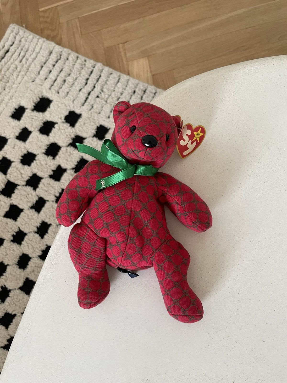image of Stussy Monogram Ss Link Teddy Bear Vintage Noel Hype in Red/Green, Men's