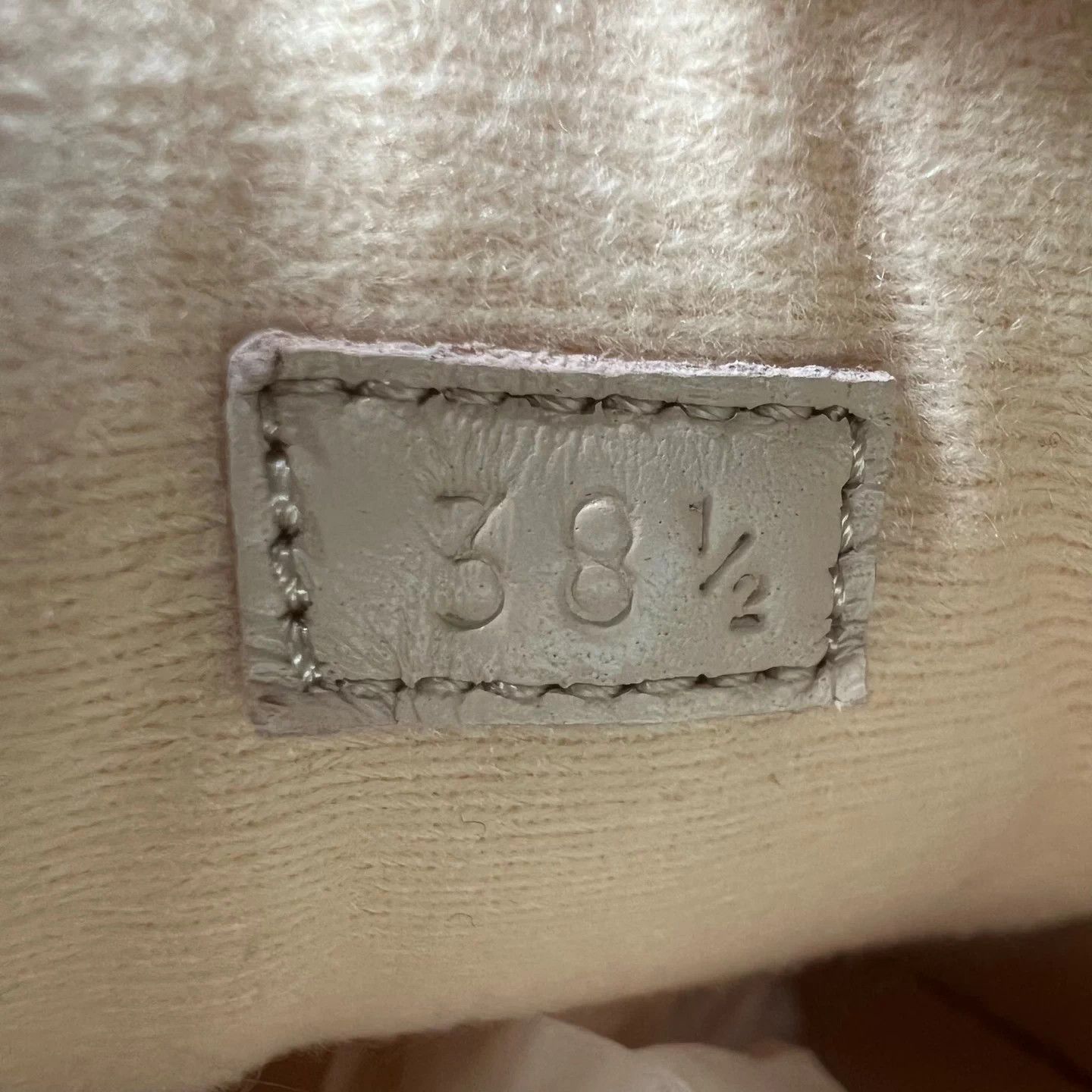 Gucci Gucci Mac80 White & Pink 38.5 Like New Size US 8.5 / IT 38.5 - 8 Thumbnail