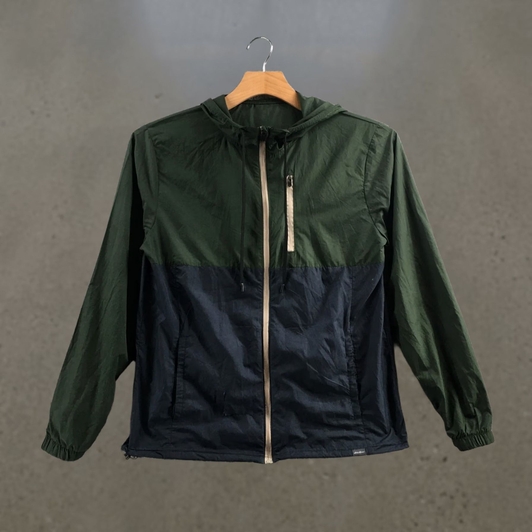 Eddie Bauer Eddie Bauer Windbreaker Jacket Mens 10/21 Zip Up Hooded Pocket Multicolor Jacket Windbreaker Mens Regular Size 10 Blue Green Size US M / EU 48-50 / 2 - 1 Thumbnail