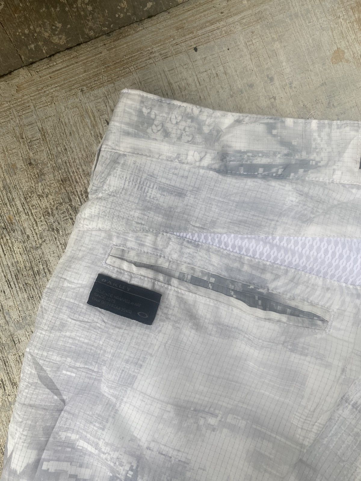 Oakley Oakley Printed Shorts Size US 33 - 9 Thumbnail