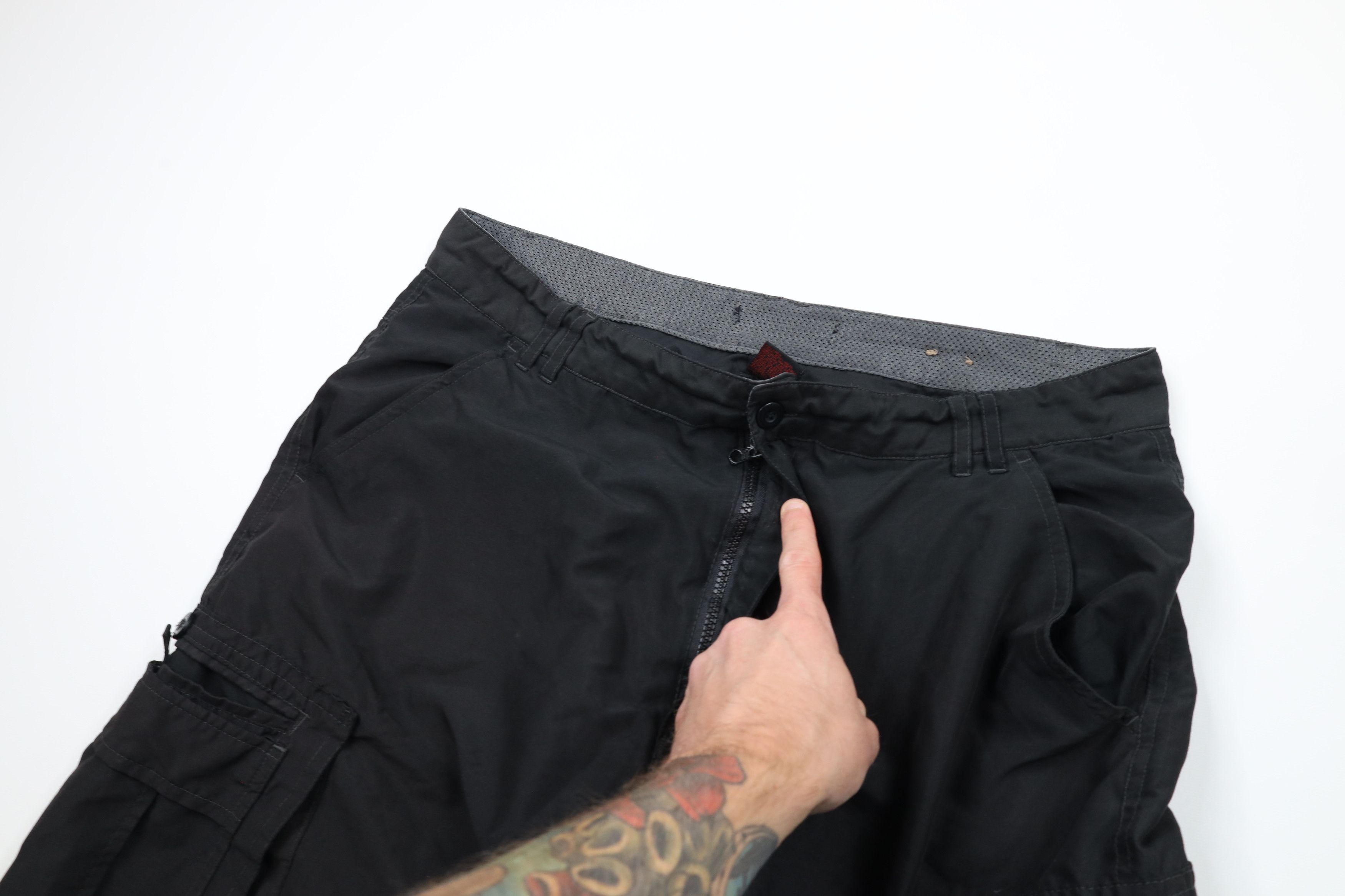 Vintage Vintage 90s Streetwear Fit Skateboard Cargo Shorts Black Size US 36 / EU 52 - 6 Thumbnail