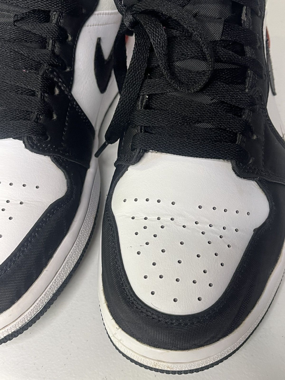 Jordan Brand × Nike Nike Air Jordan 1 Mid SE Red Black Toe Size 8.5 Size US 8.5 / EU 41-42 - 4 Thumbnail